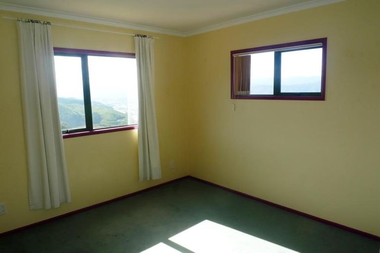 Photo of property in 11 Bennett Grove, Newlands, Wellington, 6037