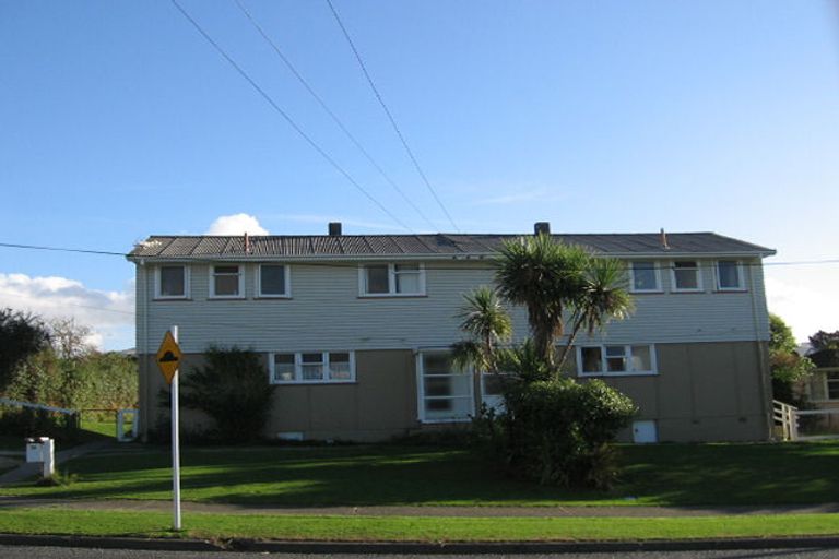 Photo of property in 8 Sievers Grove, Cannons Creek, Porirua, 5024