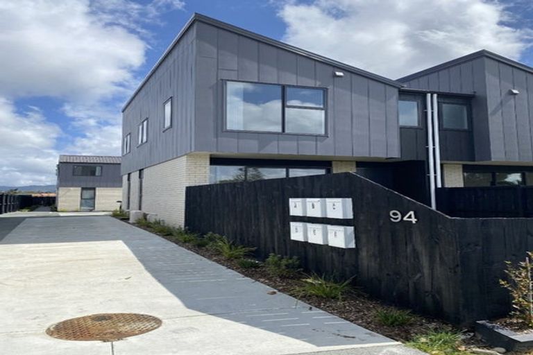 Photo of property in 94d Swanson Road, Henderson, Auckland, 0610