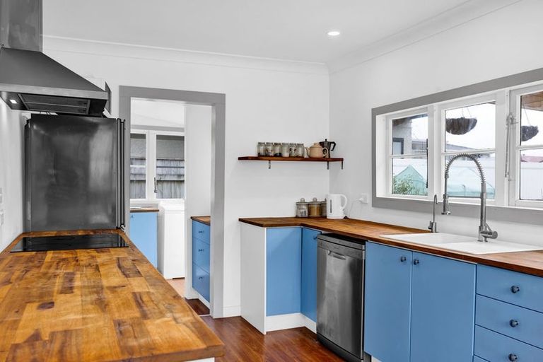 Photo of property in 9 Princes Street, Hawera, 4610