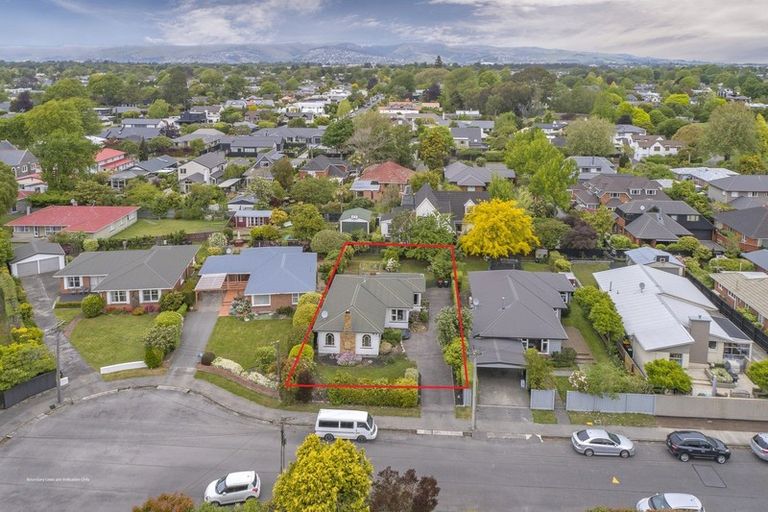 Photo of property in 11 Verran Place, Fendalton, Christchurch, 8052