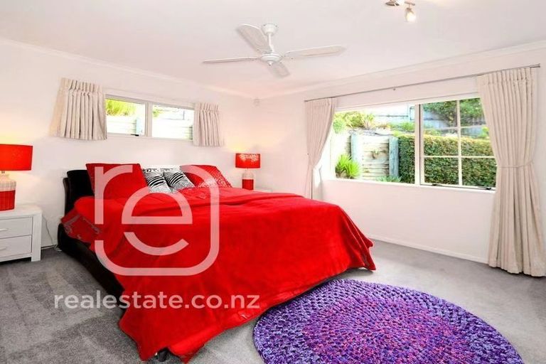 Photo of property in 8 Helen Ryburn Place, Torbay, Auckland, 0630