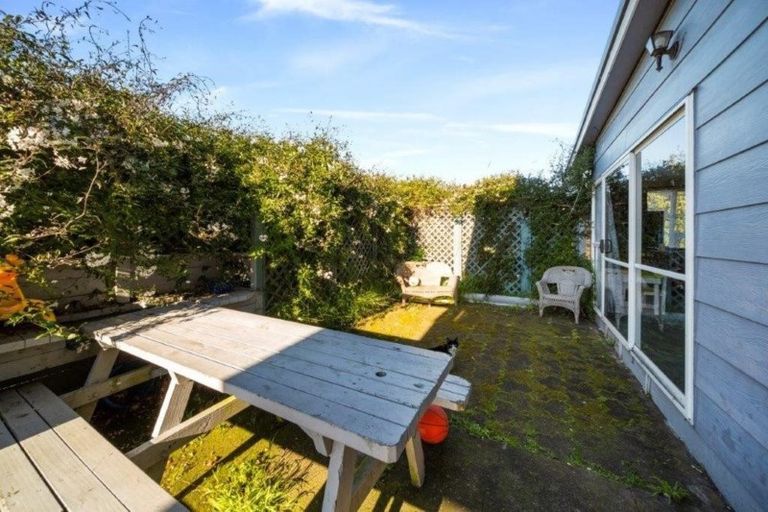 Photo of property in 1 County Drive, Hawera, 4610