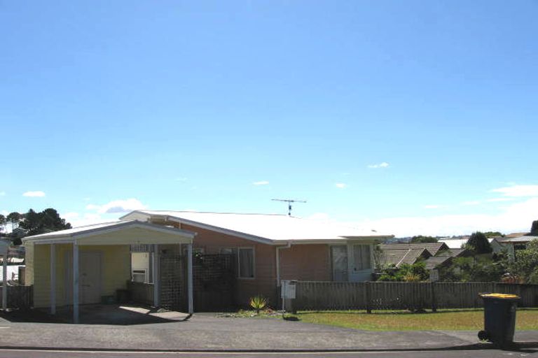 Photo of property in 1/5 Exeter Place, Unsworth Heights, Auckland, 0632