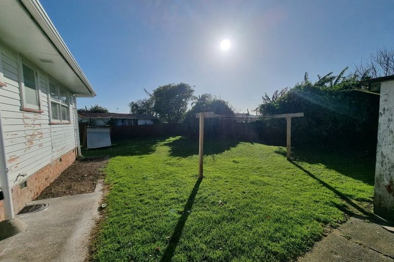 Photo of property in 12 Raglan Street, Mangere East, Auckland, 2024