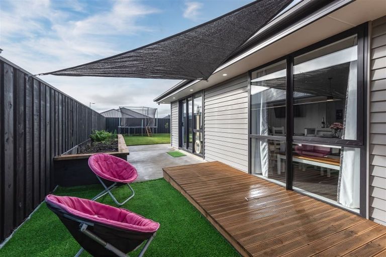 Photo of property in 19 Broadway Parade, Rolleston, 7615