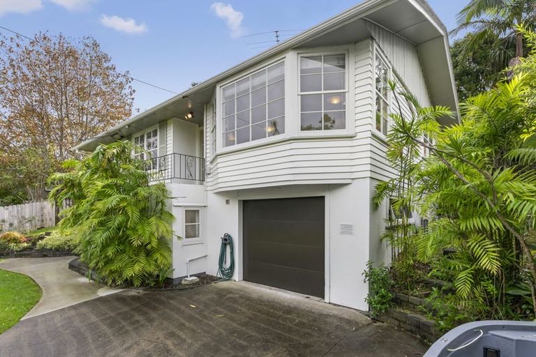 Photo of property in 3 Macnay Way, Murrays Bay, Auckland, 0630