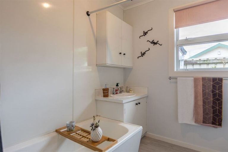 Photo of property in 2/69 Meeanee Road, Taradale, Napier, 4112