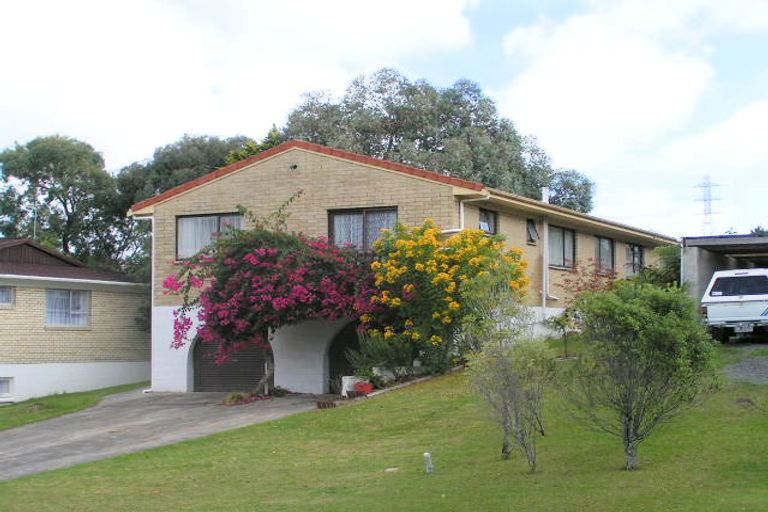 Photo of property in 9 Reynella Drive, Massey, Auckland, 0614