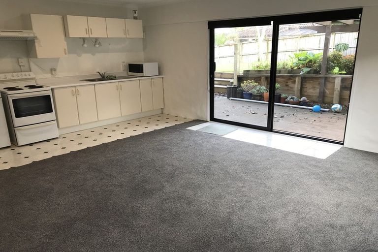 Photo of property in 6 Ferntree Terrace, West Harbour, Auckland, 0618