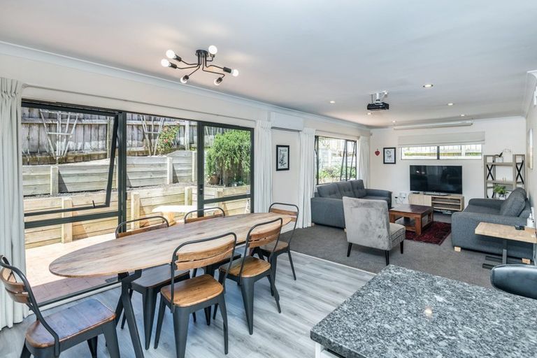 Photo of property in 2 Ridley Green, Churton Park, Wellington, 6037