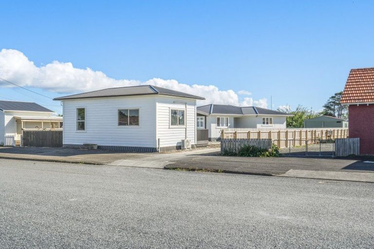 Photo of property in 16 Ruawai Wharf Road, Ruawai, 0530