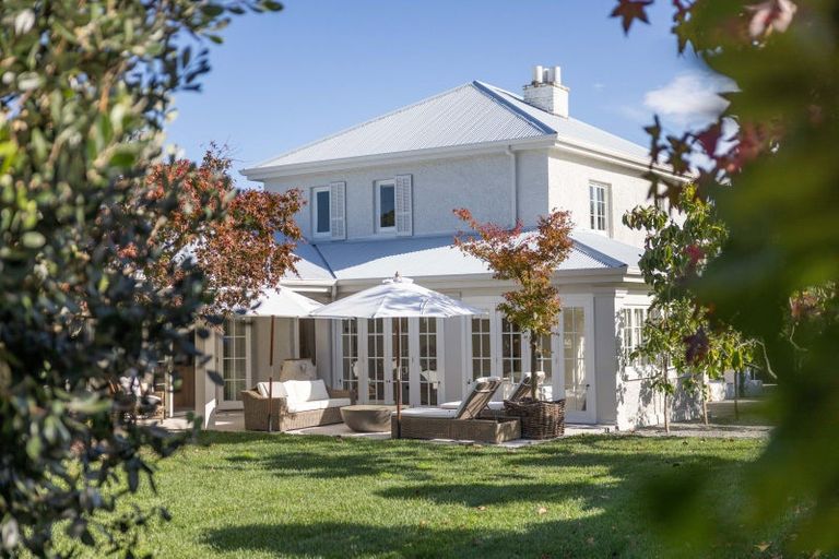 Photo of property in 98 Te Mata Road, Havelock North, 4130