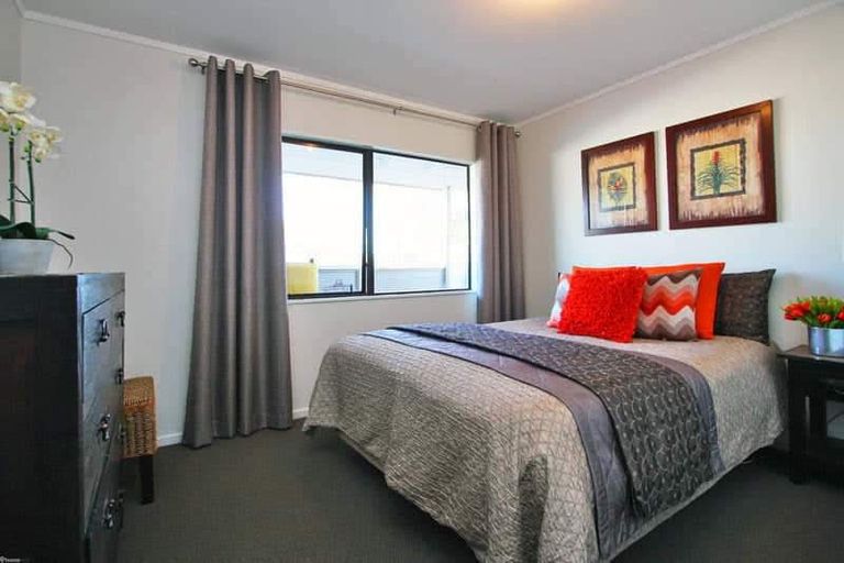 Photo of property in 34b Enderby Drive, Te Atatu Peninsula, Auckland, 0610