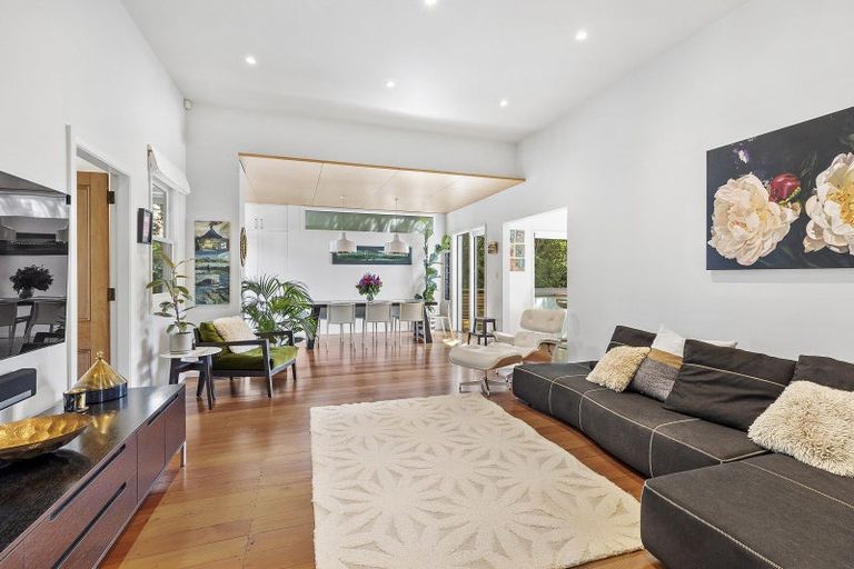 Photo of property in 69 Creswick Terrace, Northland, Wellington, 6012