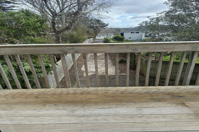 Photo of property in 2/25 Gill Avenue, Te Atatu Peninsula, Auckland, 0610