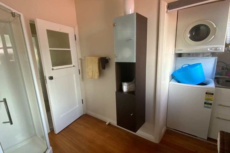 Photo of property in 2/10 Neil Avenue, Te Atatu Peninsula, Auckland, 0610