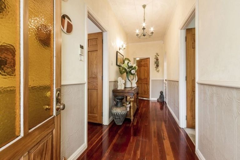 Photo of property in 10 Louvain Place, Greenhithe, Auckland, 0632