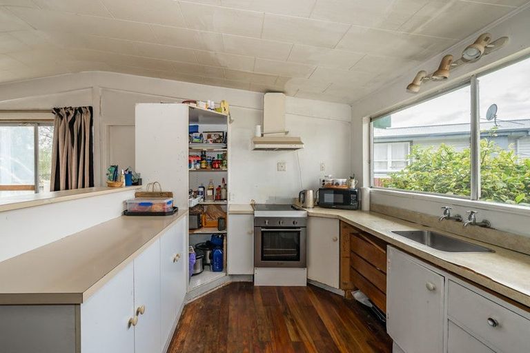 Photo of property in 16 Walton Road, Paraparaumu Beach, Paraparaumu, 5032