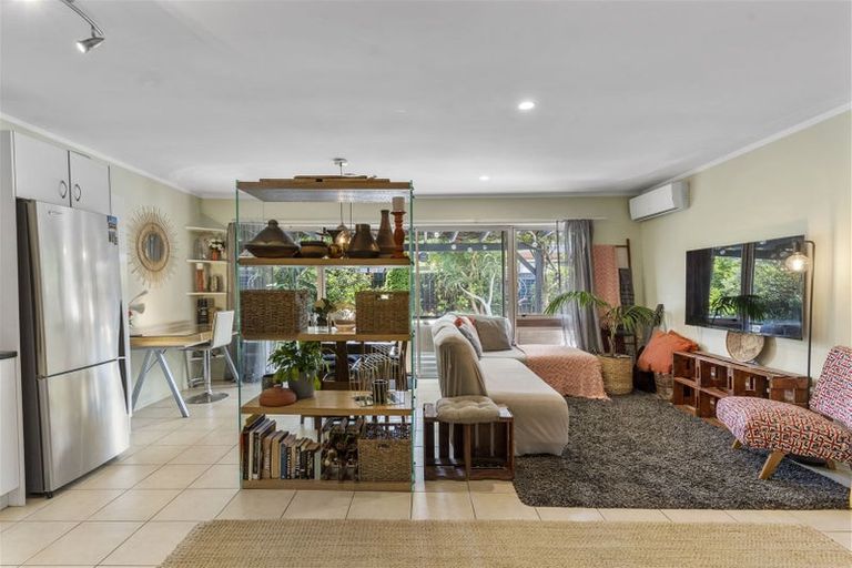 Photo of property in 2/21 Latham Avenue, Pakuranga, Auckland, 2010