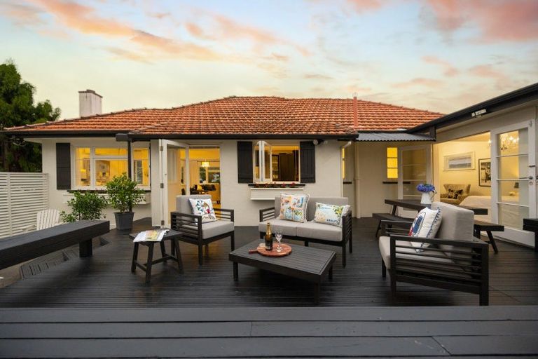 Photo of property in 12 Manuka Street, Hokowhitu, Palmerston North, 4410