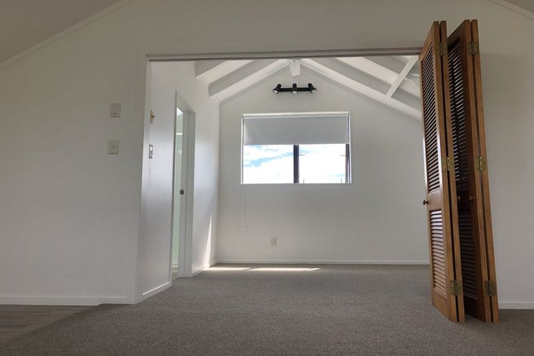 Photo of property in 18 Ngatira Road, Muriwai, Waimauku, 0881