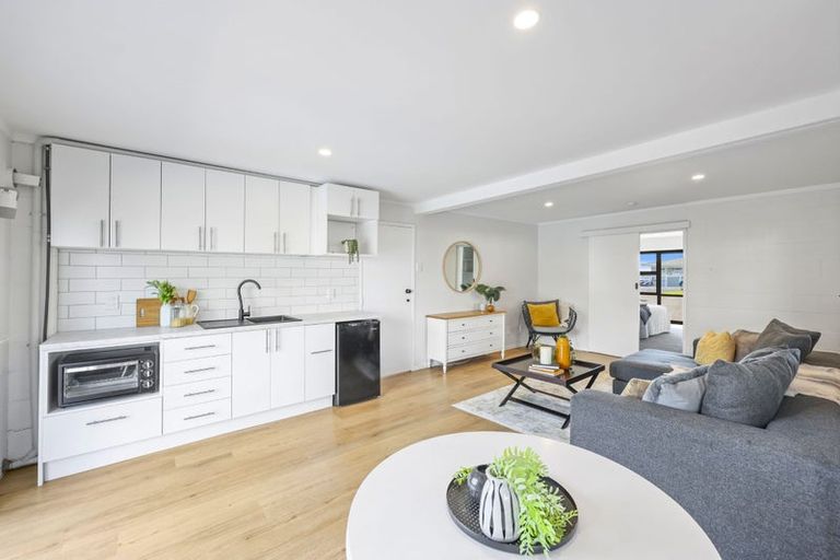 Photo of property in 109 Sandspit Road, Shelly Park, Auckland, 2014