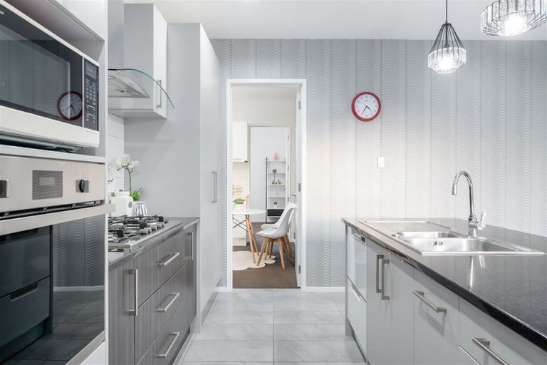 Photo of property in 12 Hampshire Court, Flagstaff, Hamilton, 3210