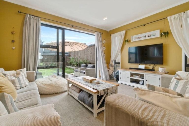 Photo of property in 4 Tuatua Road, Hobsonville, Auckland, 0616