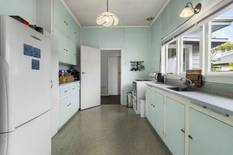 Photo of property in 93 Lynwood Road, New Lynn, Auckland, 0600