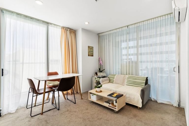 Photo of property in 402/17 Osterley Way, Manukau, Auckland, 2104