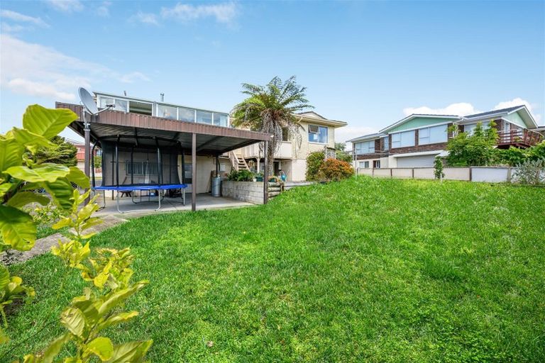 Photo of property in 35 Spence Road, Henderson, Auckland, 0612