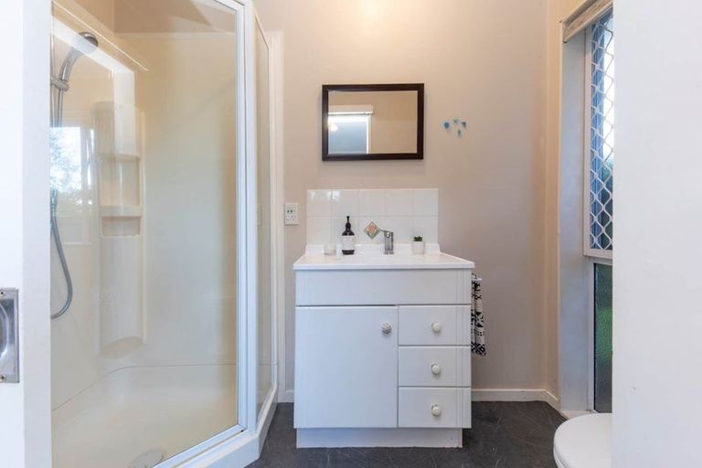 Photo of property in 10 Ryden Place, Glen Eden, Auckland, 0602