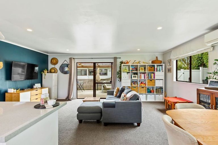Photo of property in 1/80 Kervil Avenue, Te Atatu Peninsula, Auckland, 0610