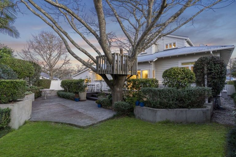 Photo of property in 5 Clarence Road, Northcote Point, Auckland, 0627
