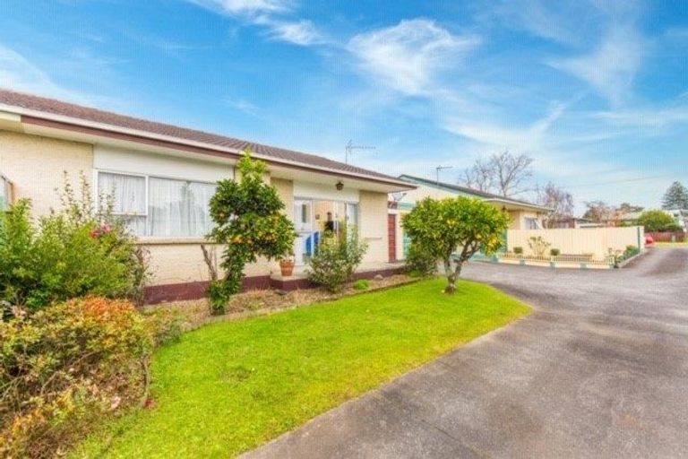 Photo of property in 2/50 Kenderdine Road, Papatoetoe, Auckland, 2025