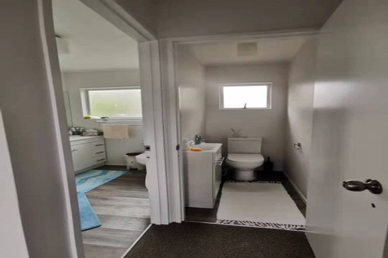 Photo of property in 2/14 Camilla Grove, Totara Vale, Auckland, 0629