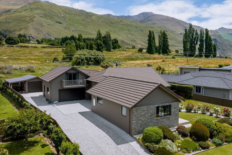 Photo of property in 48 Kelliher Drive, Wanaka, 9305