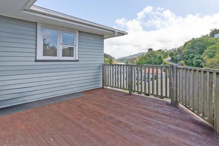 Photo of property in 114 Newlands Road, Newlands, Wellington, 6037