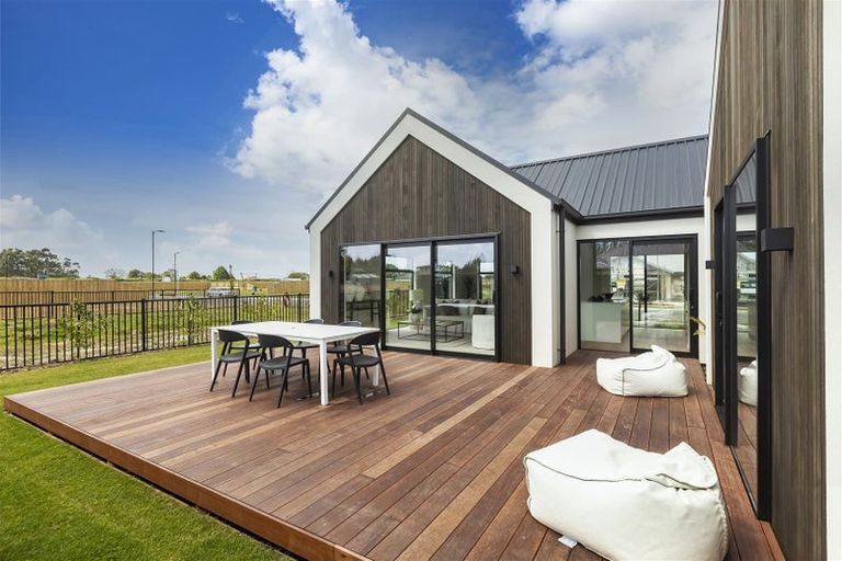 Photo of property in 28 Oakmill Drive, Casebrook, Christchurch, 8051