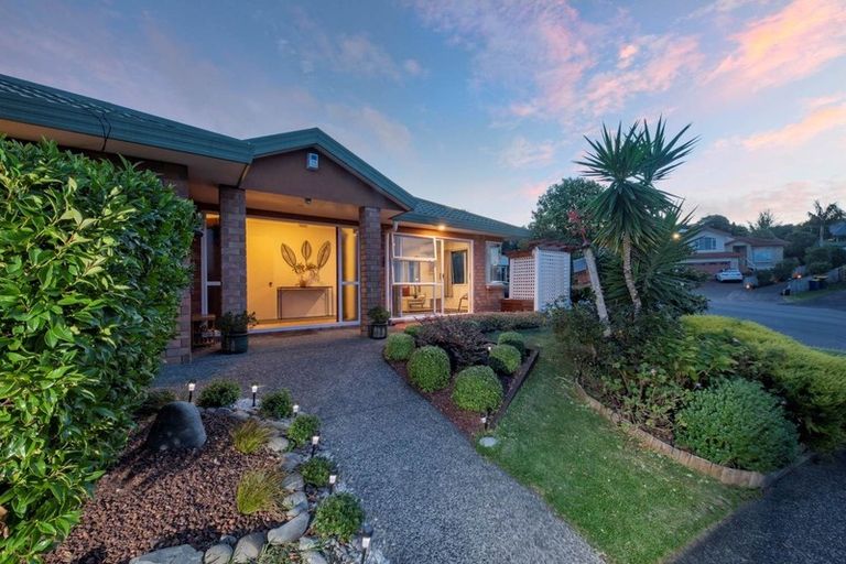 Photo of property in 10 Ryden Place, Glen Eden, Auckland, 0602