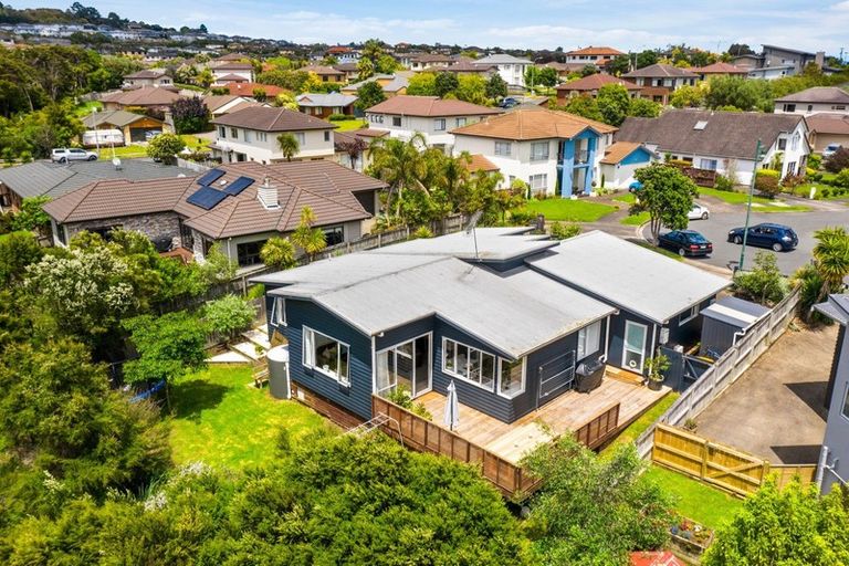 Photo of property in 17 Kunzea Place, Greenhithe, Auckland, 0632