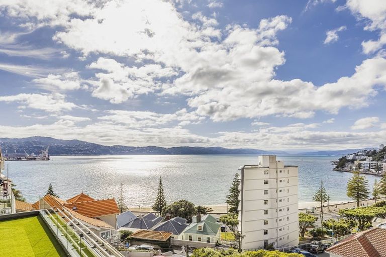 Photo of property in 3/16 Oriental Terrace, Oriental Bay, Wellington, 6011
