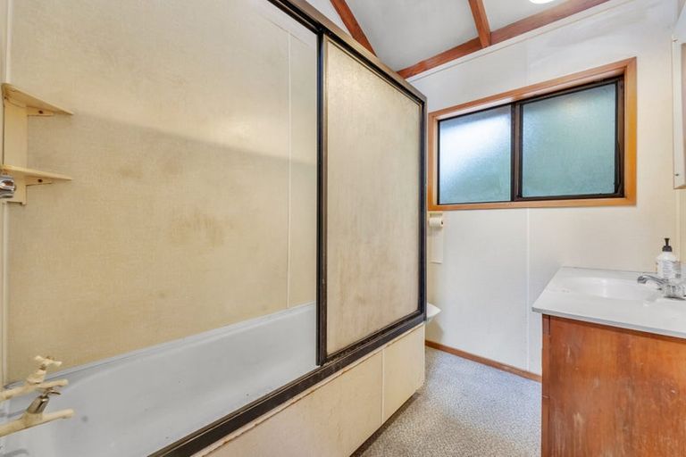 Photo of property in 58 Tainui Road, Titirangi, Auckland, 0604
