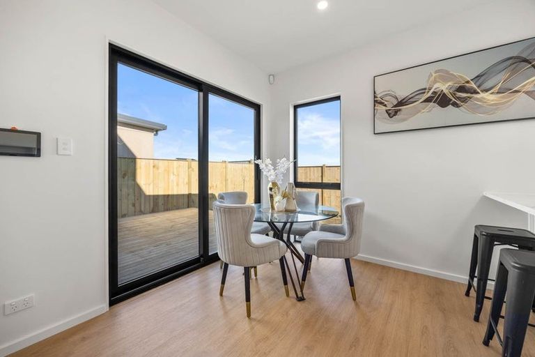 Photo of property in 35 Taipahitini Road, Rosehill, 2113