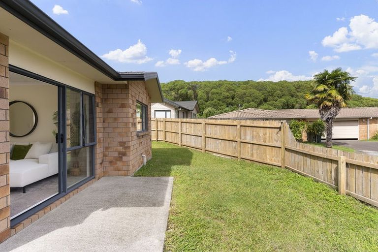 Photo of property in 10 Mediterranean Way, Goodwood Heights, Auckland, 2105