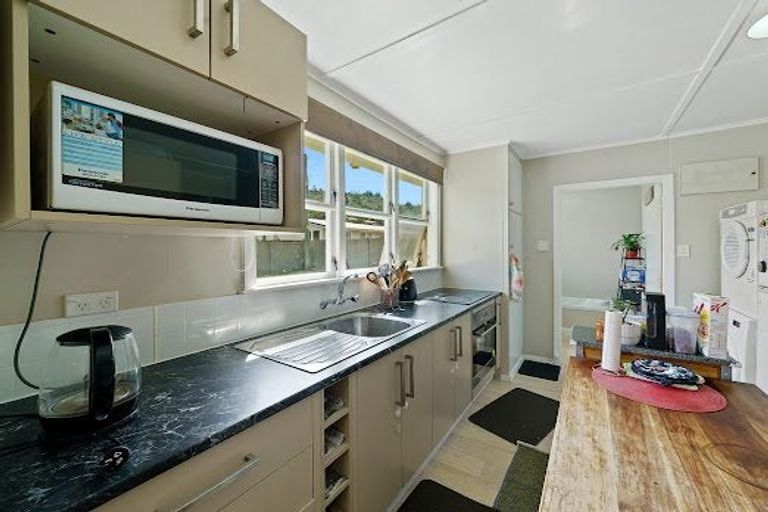Photo of property in 306 George Street, Stokes Valley, Lower Hutt, 5019