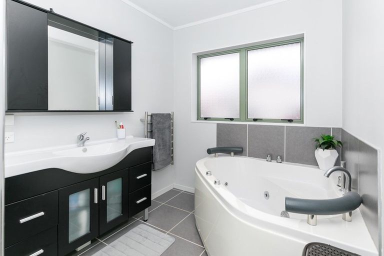 Photo of property in 4 Glenburn Place, Nawton, Hamilton, 3200