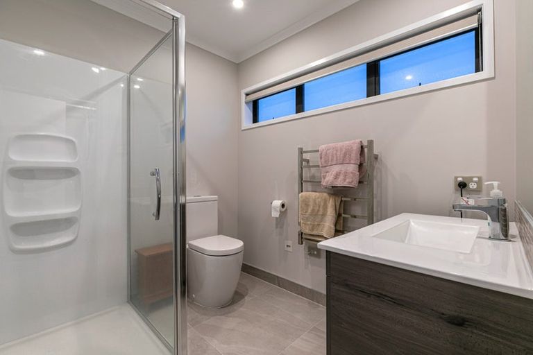Photo of property in 41 Maka Terrace, Orewa, 0931