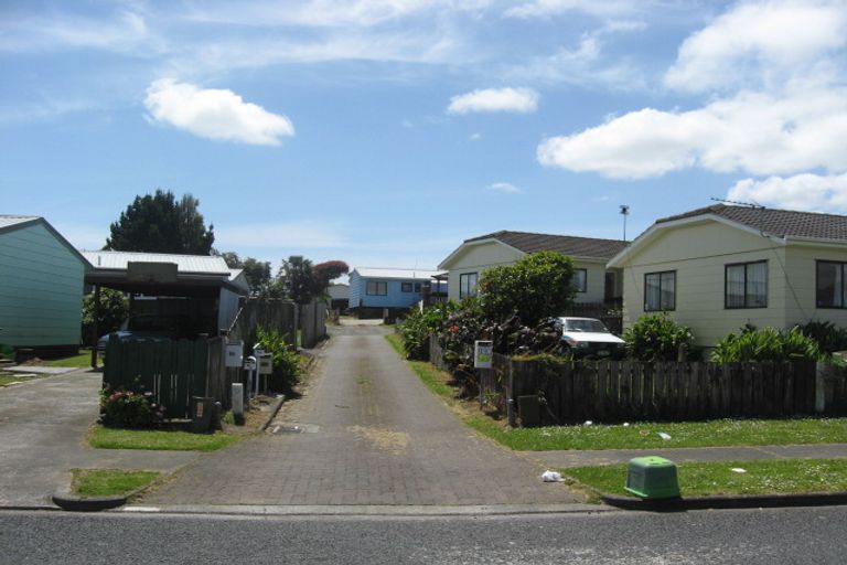 Photo of property in 2/6 Maplesden Drive, Clendon Park, Auckland, 2103